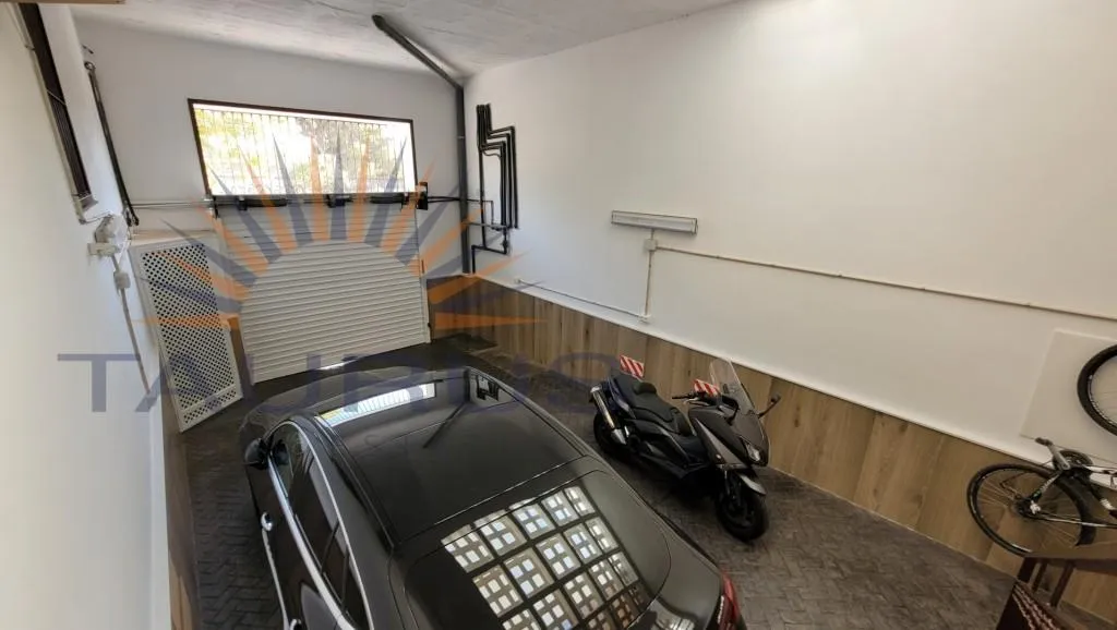 Garage - Villa with Pool in Pedregalejo, Málaga