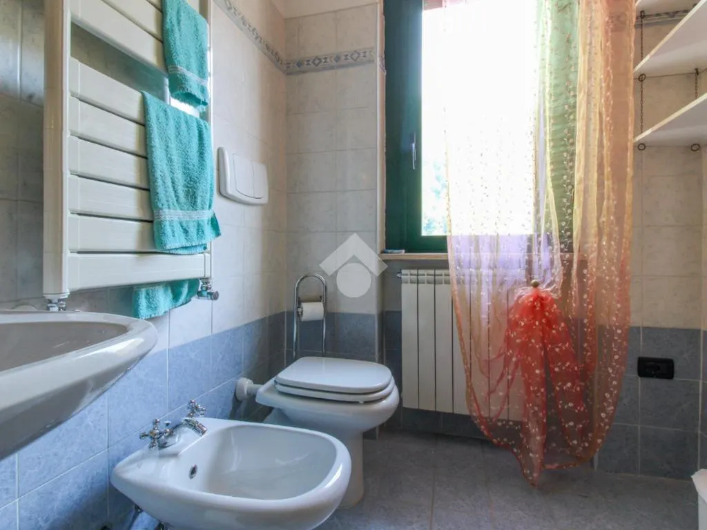 Salles de bain - Trilocale with Private Balcony in Vestone