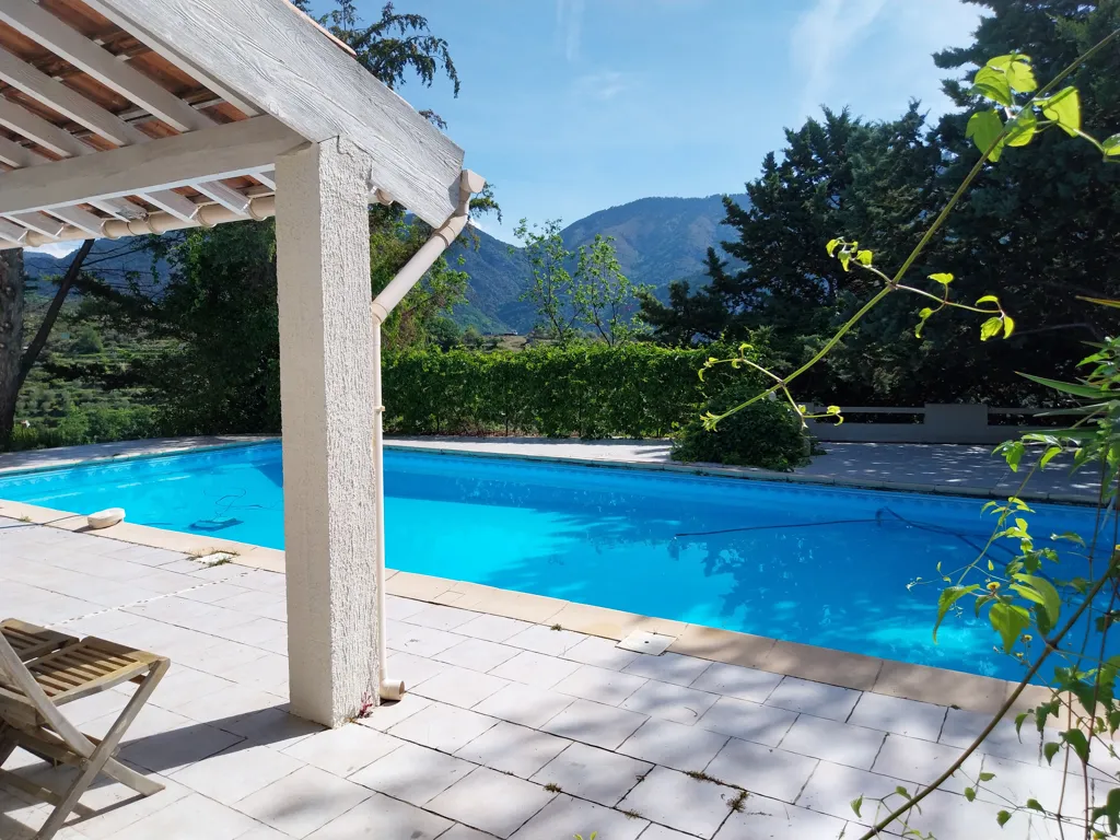 Piscine - Maison de Plain-Pied avec Vue Panoramique à Lucéram