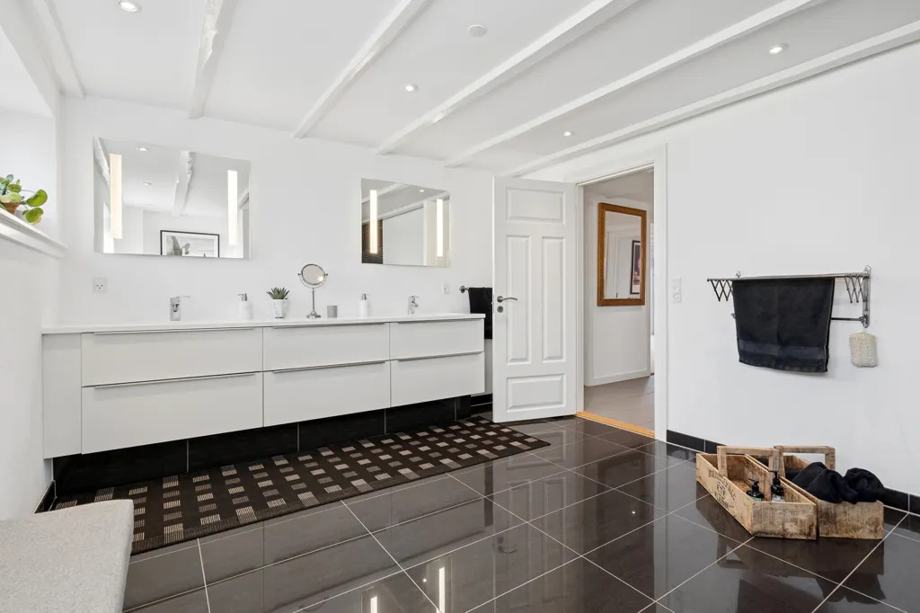Salles de bain - Villa with Solar Panels near Køge Torv