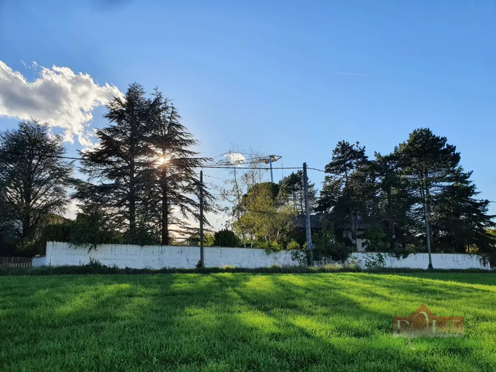 Jardin - Villa de 9 Pièces avec Piscine à Vienne