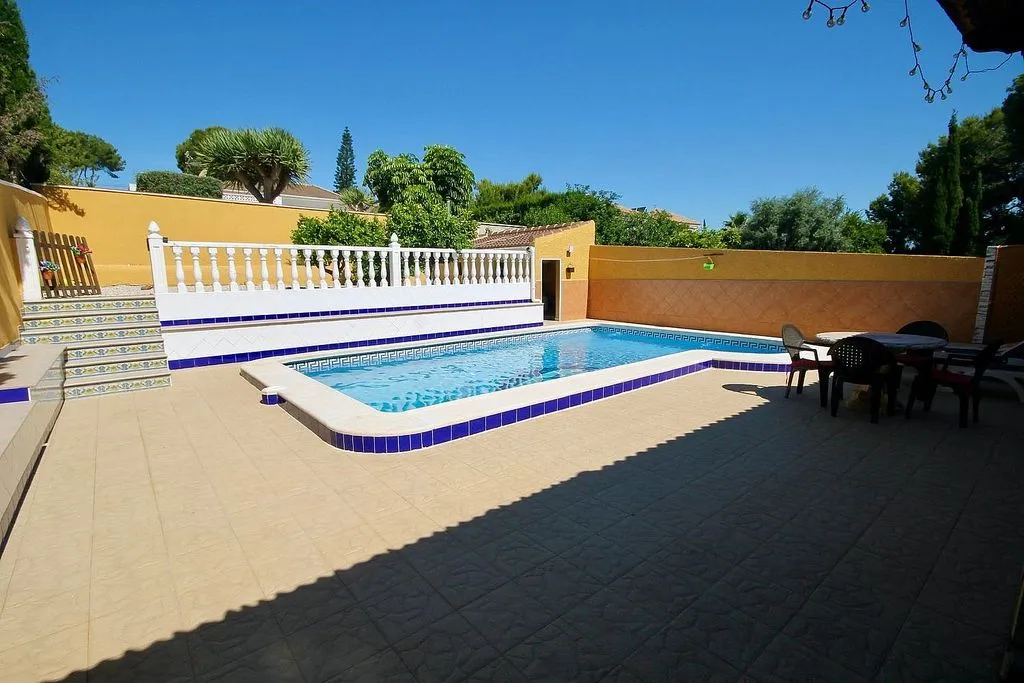 Piscine - Chalet with Pool in Los Balcones, Torrevieja