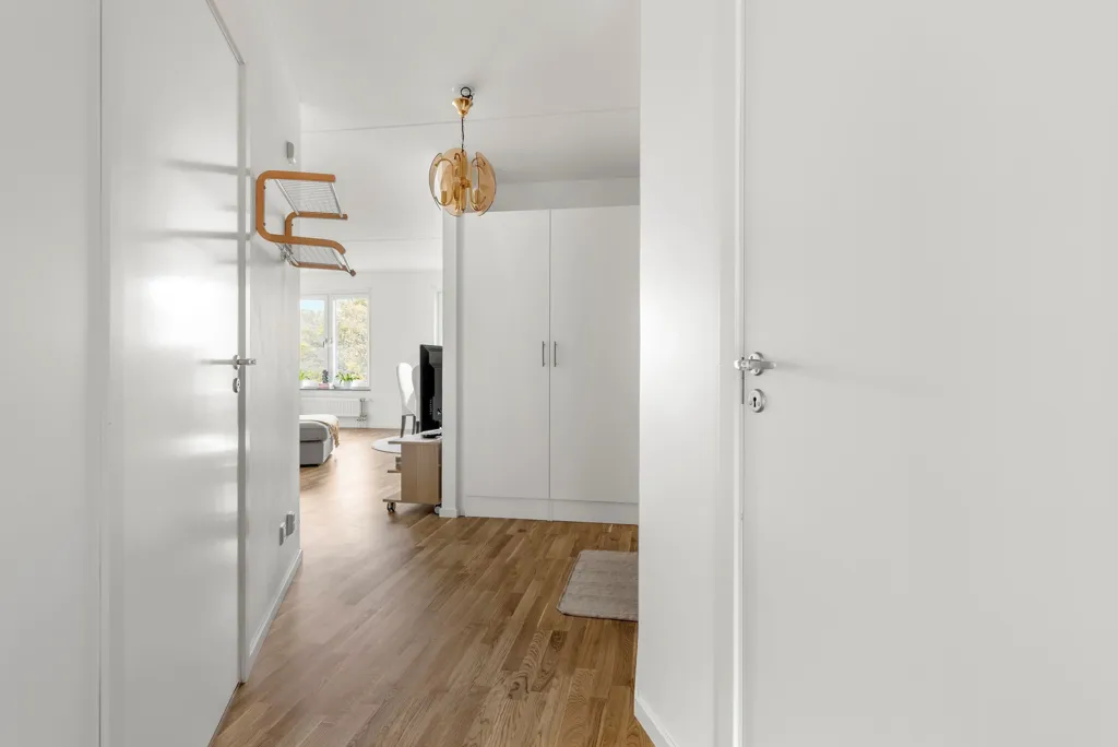 Entrée - Modern Apartment with Balcony in Rågsved
