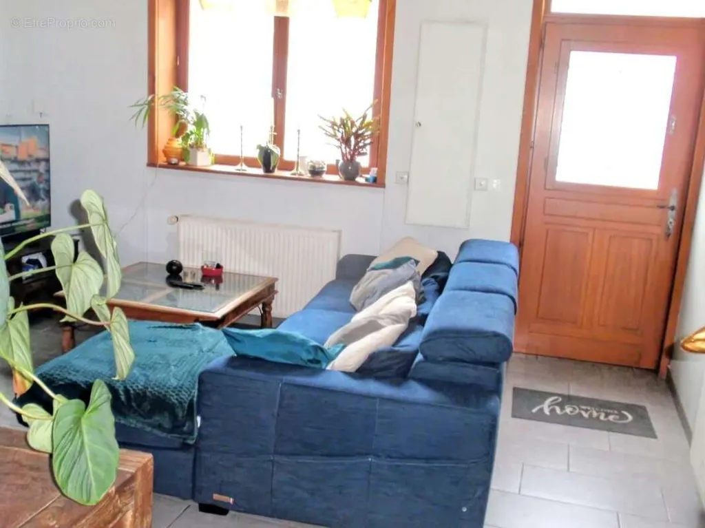 Soggiorno - Three-Bedroom House with Garden in Courrières