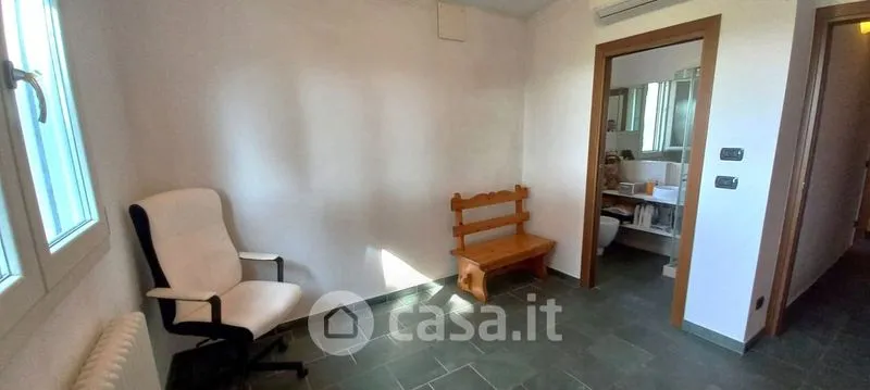 Bureau - Bifamiliar Villa with Balcony in Castel Guelfo