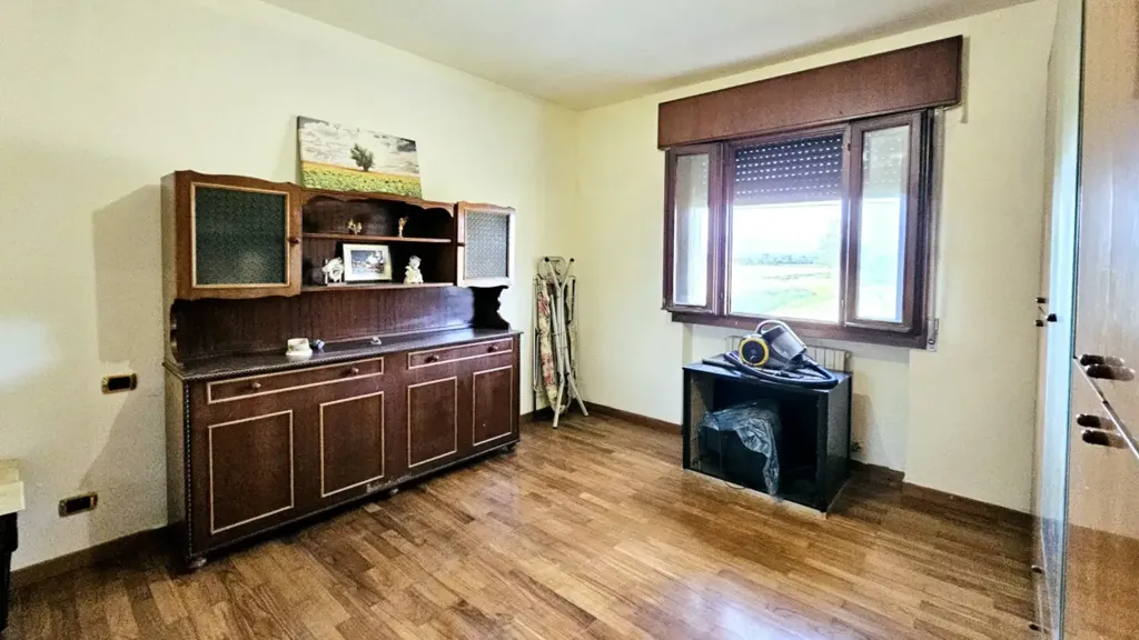 Bureau - Villa with Garden in Ponso, Bresega