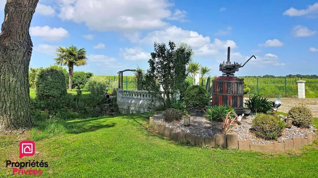 Aed - 18th Century Mill with Garden near Royan