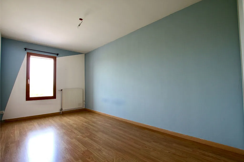 Toad - Duplex Flat with West Terrace in Mions Centre