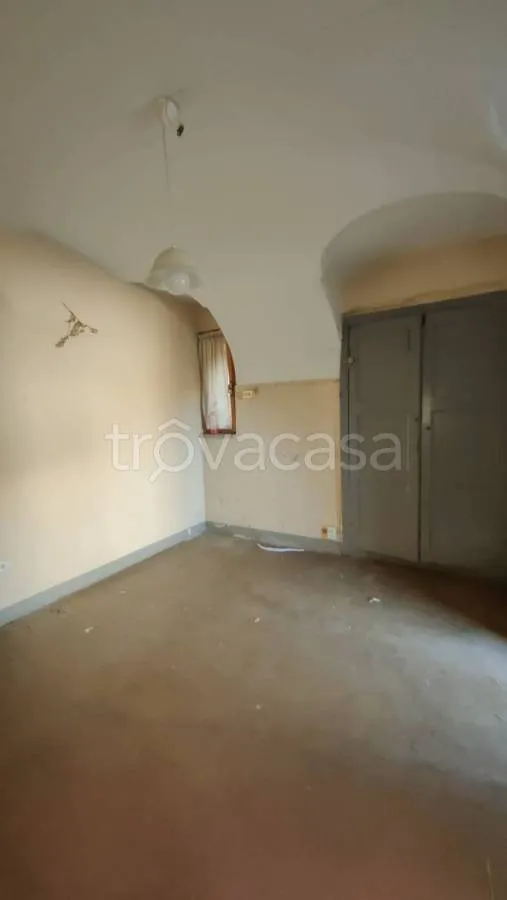 Toad - Rustic Cottage for Renovation in Caprie
