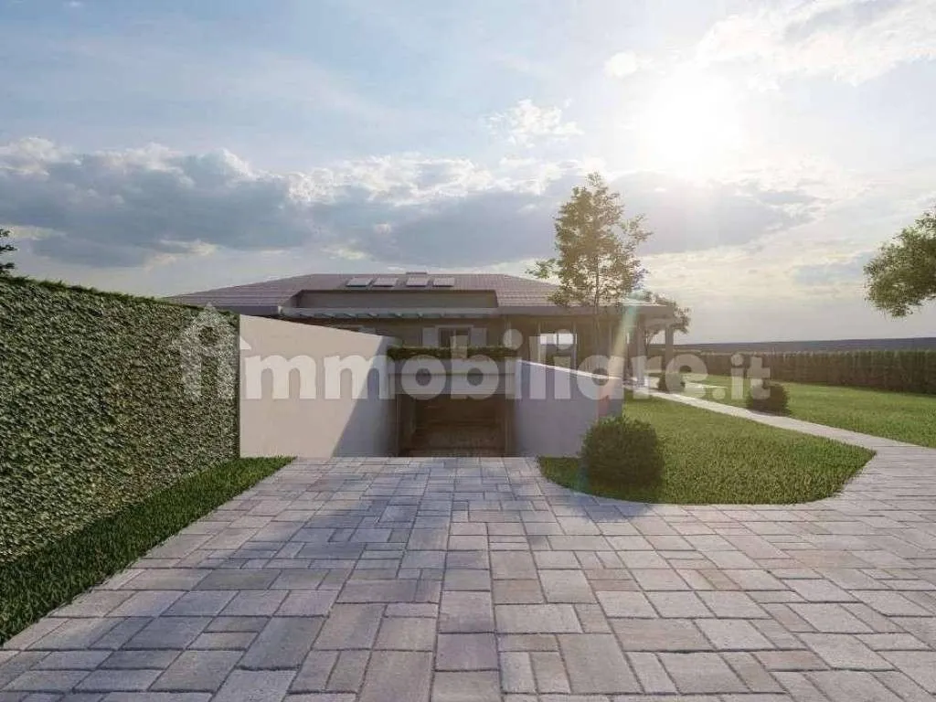 Luxury Villa with Private Garden in Pomezia