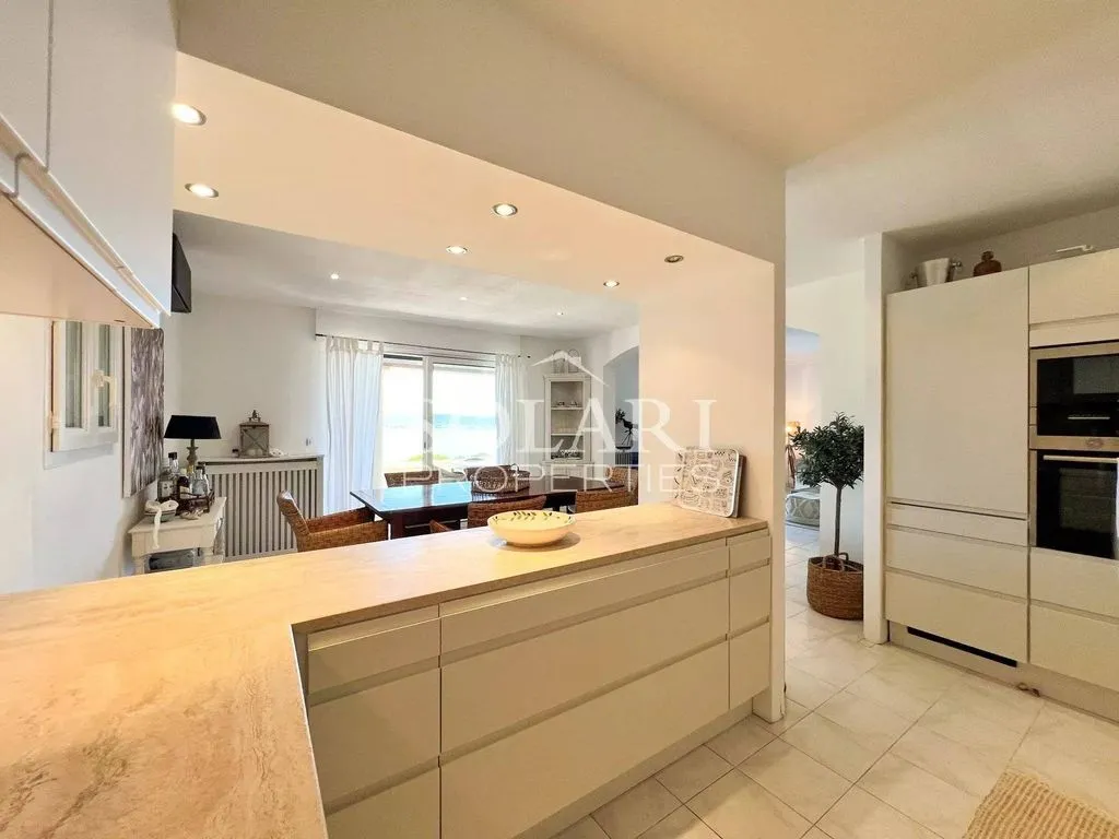 Cuisine - Villa de Luxe avec Piscine et Vue Mer à Théoule-sur-Mer