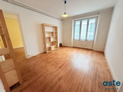 Rooms - 3-Bedroom Apartment with Potential in Brest's Triangle d'Or