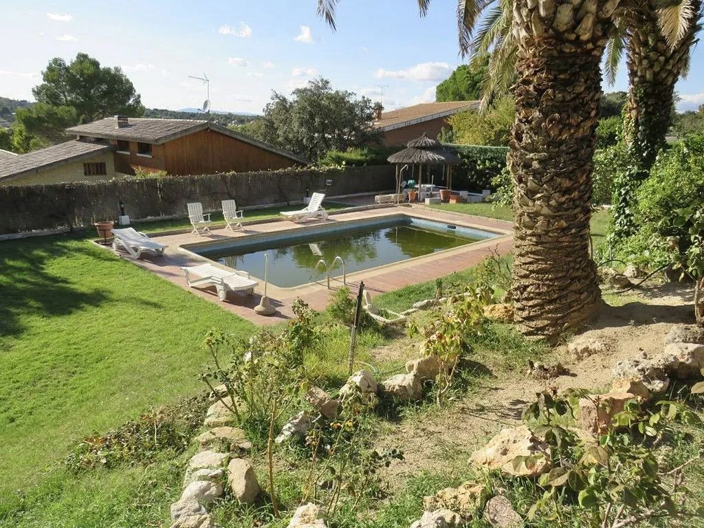 Piscine - Luxury House with South-Facing Views in Algete