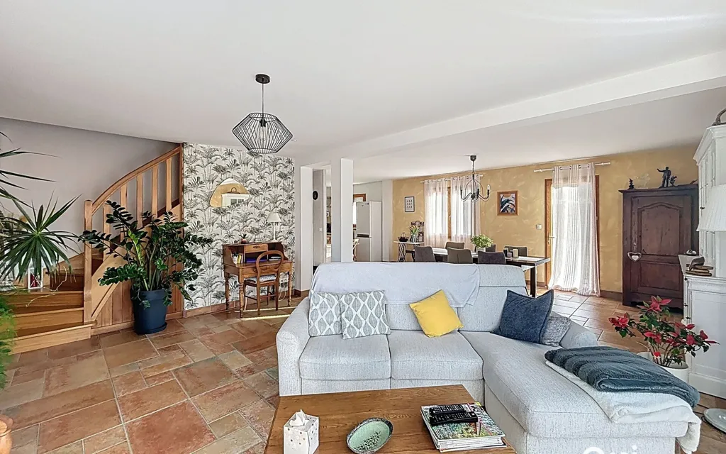 Séjour - Maison avec Vue Dégagée et Jardin à Massiac