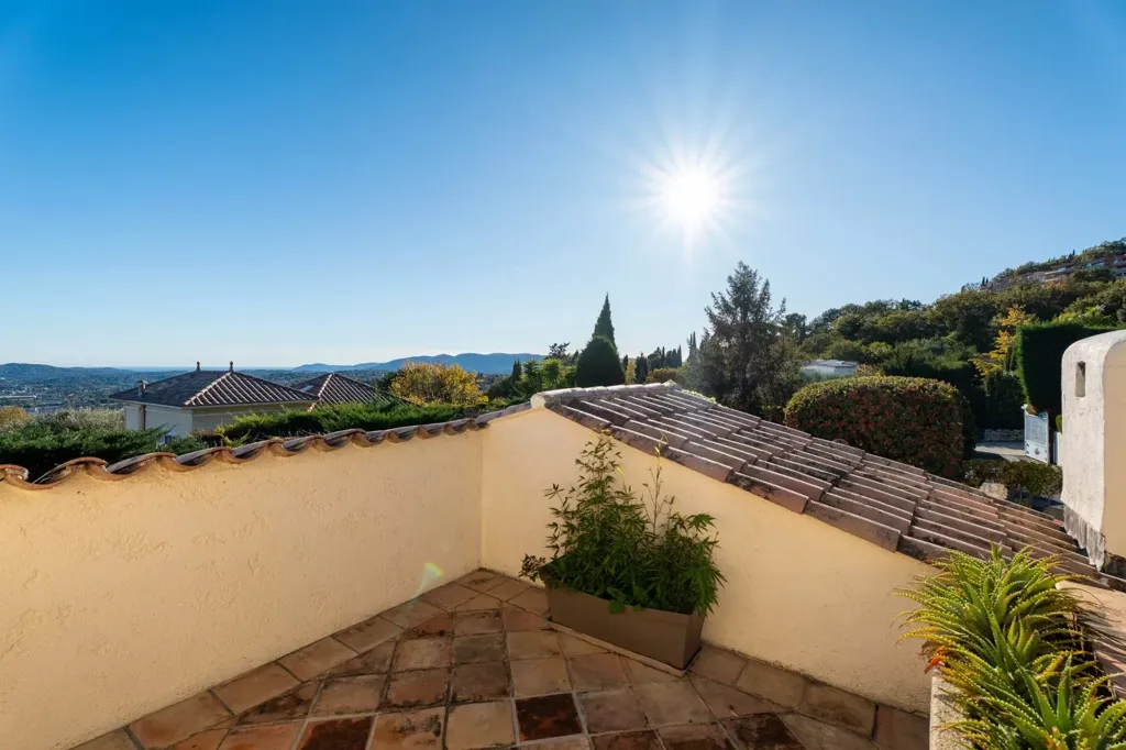 Terrace - Villa with Sea View in Grasse