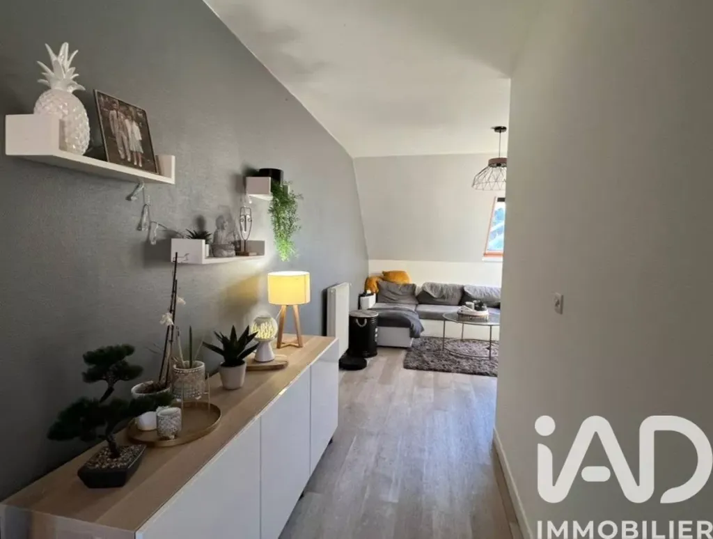 Esik - 2-Bedroom Apartment with Private Attic in Gisors