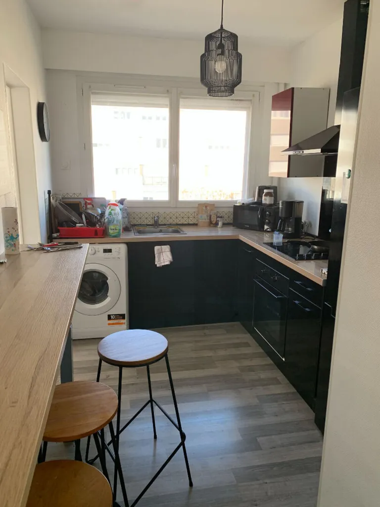 Cuisine - Appartement 5 Pièces avec Balcon à Proximité de la Citadelle