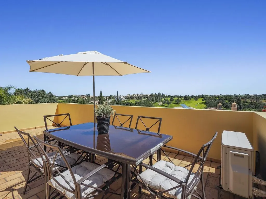 Terrass - Luxury Villa with Golf Views in Estômbar