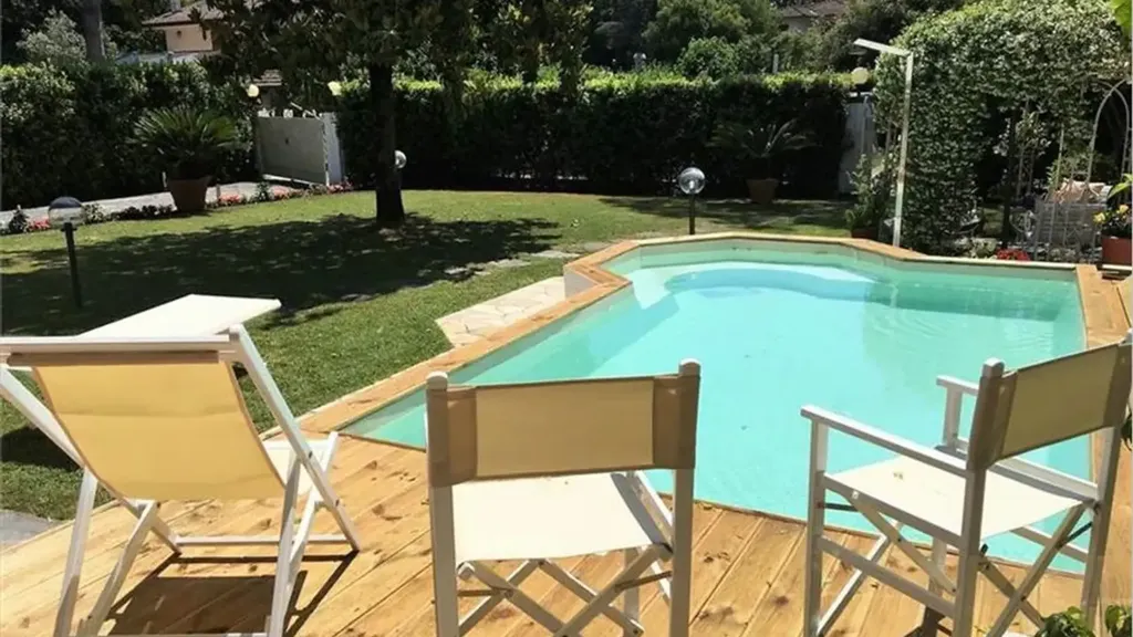 Bassein - Villa with Garden in Forte Dei Marmi