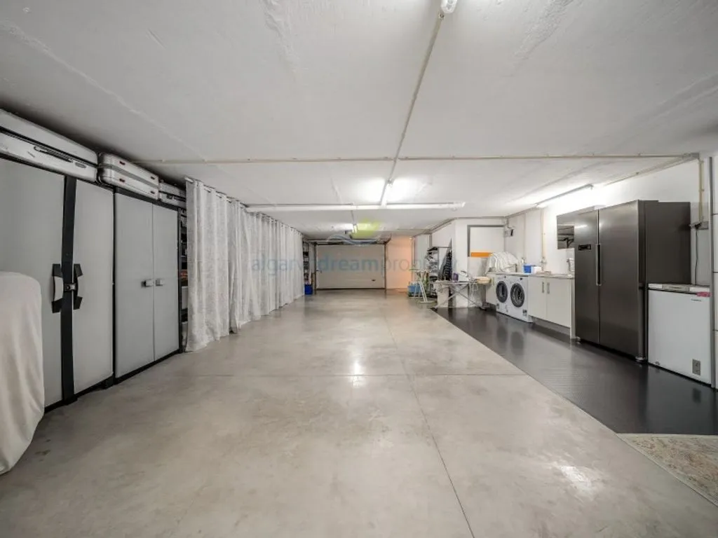 Garage - Luxury Semidetached House with Pool in Albufeira