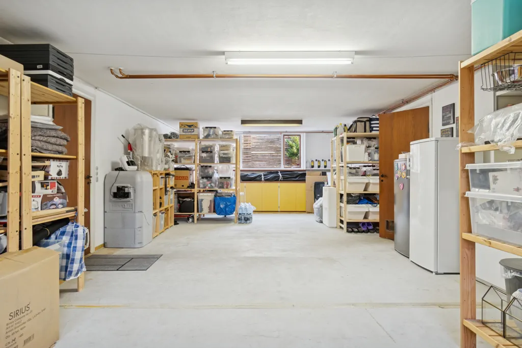 Garage - Murermestervilla with Large Windows in Roskilde