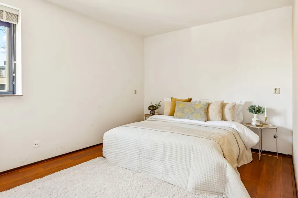 Magamistoad - Corner Gallery Flat with Balcony in Filmwijk