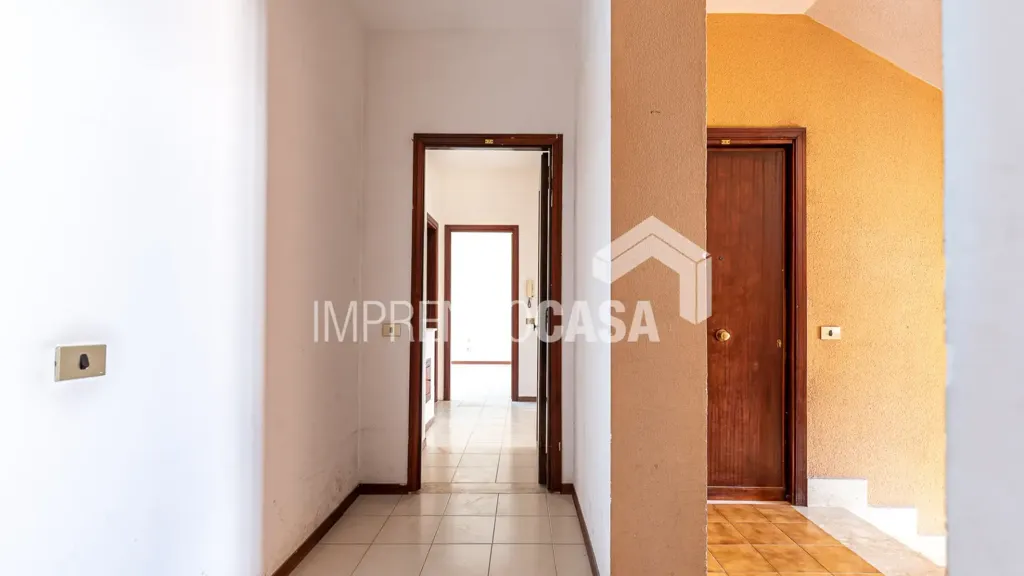Esik - Trilocale with Balcony View in Palermo