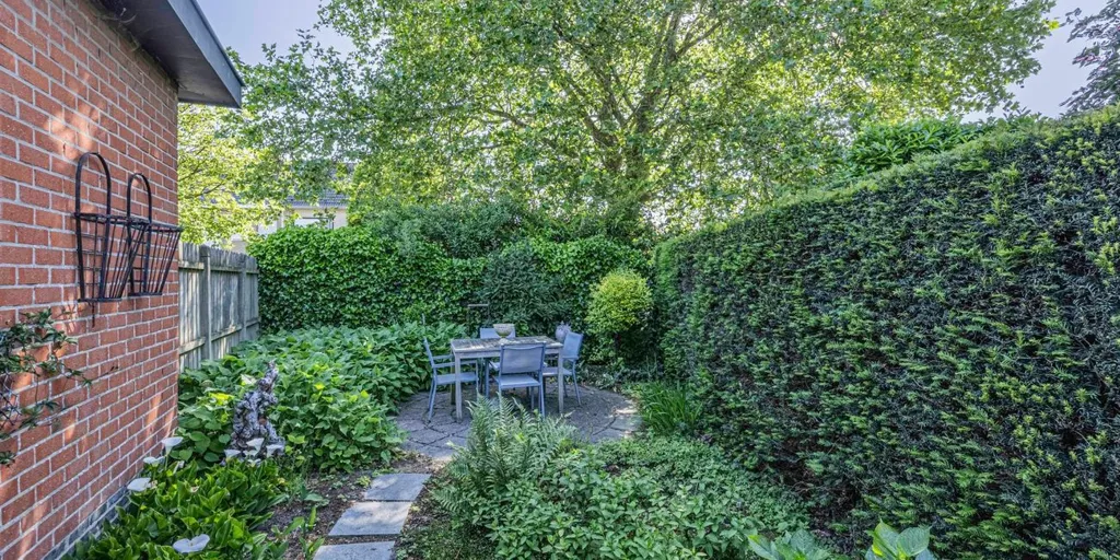 Aed - Half-Open House with Garden in Assebroek