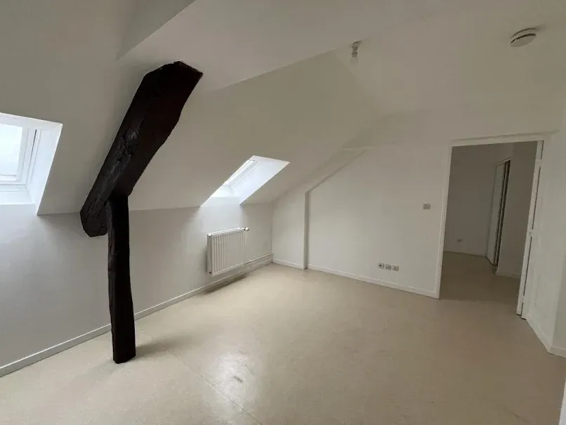 Toad - 2-Bedroom Flat with Parking in Meaux