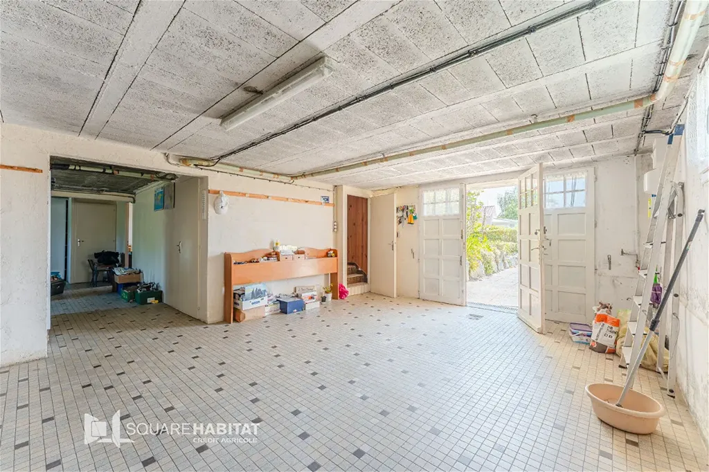 Garage - Maison avec Véranda et Jardin à Aizenay