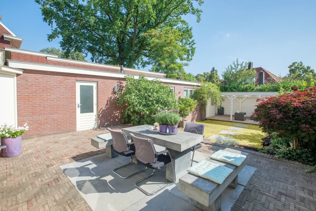 Terrass - Semi-detached House with Office Space in Arnhem
