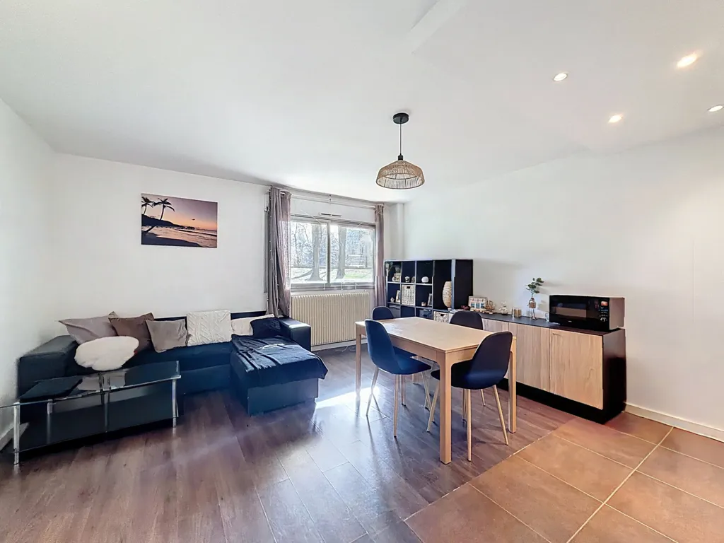 Living Room - 2-Bedroom Apartment with Quiet Setting in Lyon 9