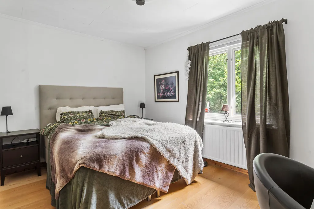 Bedrooms - 1-Storey Villa with Garden in Alberga