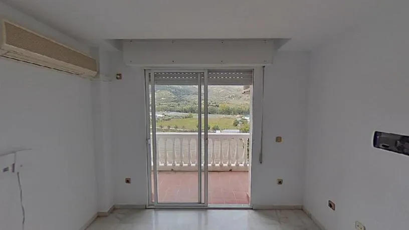 Spacious Apartment in Iznalloz Centre