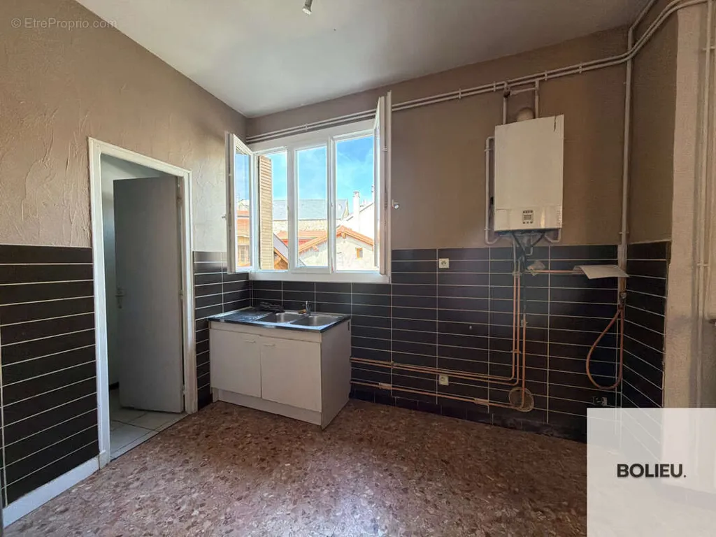 Kitchen - Investment Building with Shops in Belley