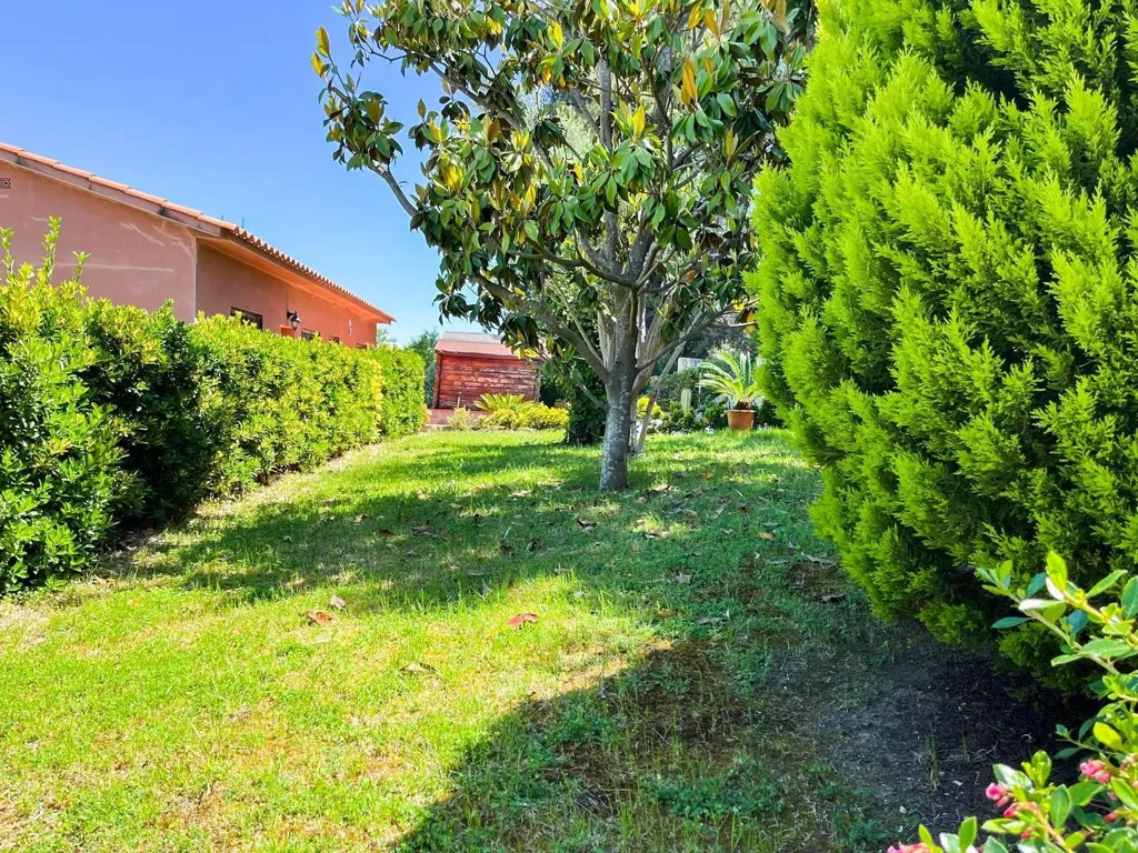 Aed - Chalet with Pool in Esparreguera