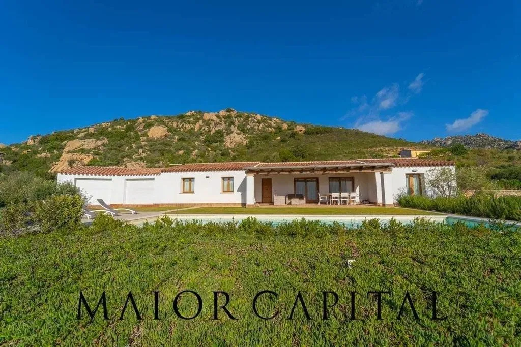 Välivaade - Luxury Villa with Pool in Cugnana Verde