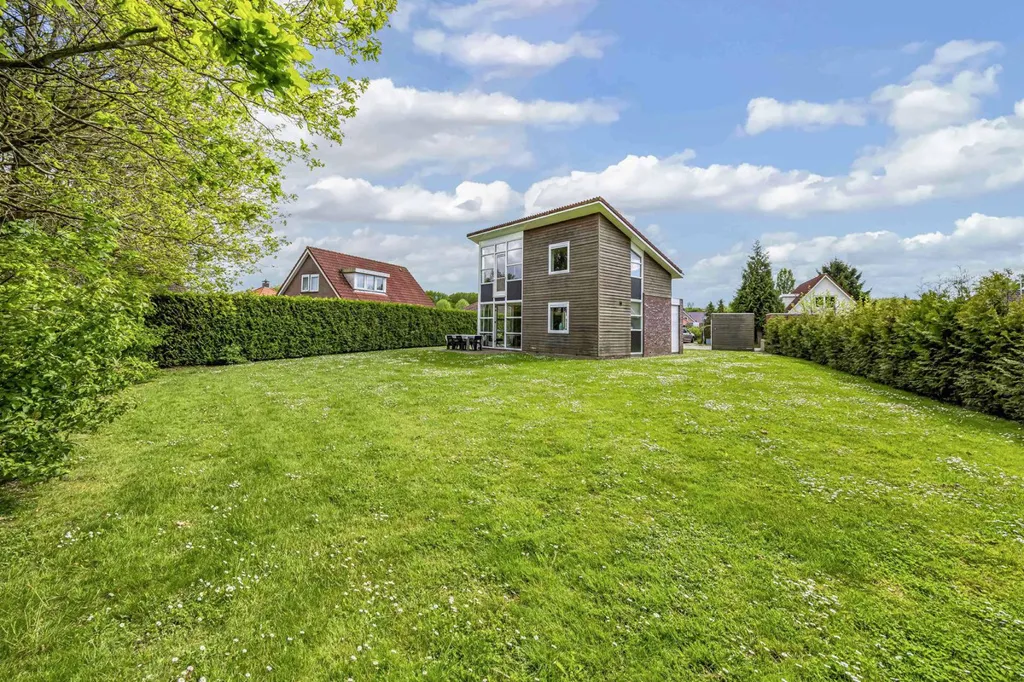 Aed - Villa with Large Garden in Zeewolde