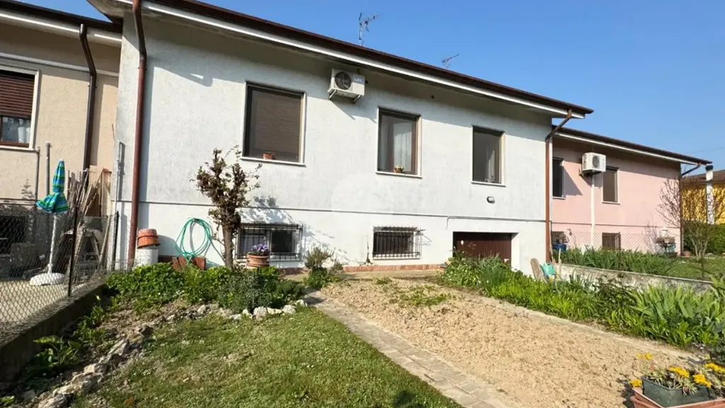 Exterior - Terraced Villa with Garden in Marcaria