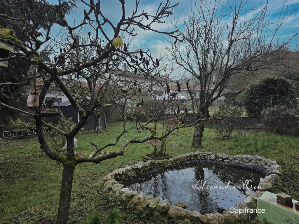Jardin - Maison Lumineuse avec Jardin à Chatillon-la-Palud