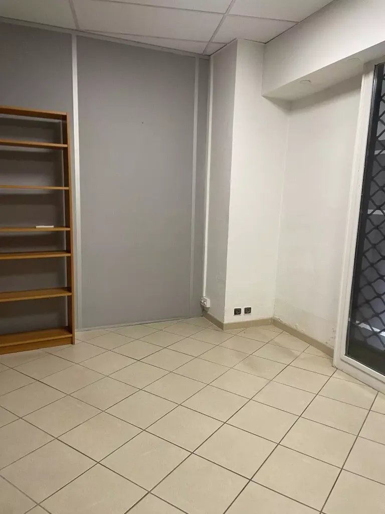 Toad - Ground-Floor Office with Vaulted Cellars in Toulouse