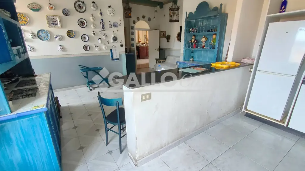 Köök - Three-Bedroom Apartment, Corner Location in Cosenza