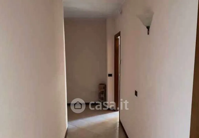 Esik - Three-Bedroom Flat with Terrace in Curtatone