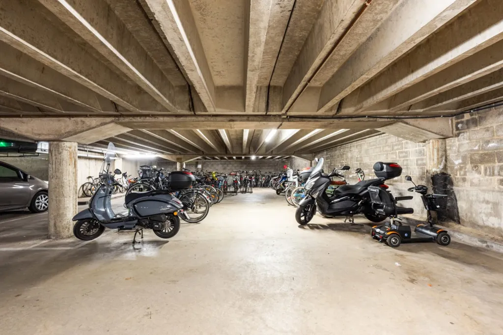 Garage - Appartement avec Vue Panoramique à Deurne