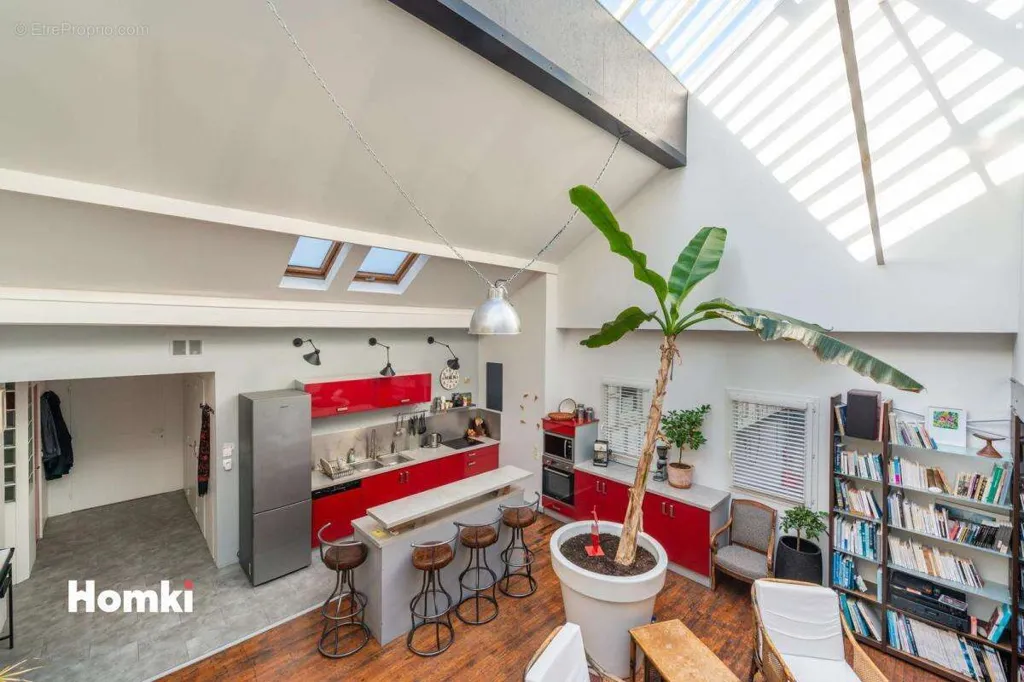 Séjour - Loft Rénové avec Cuisine Américaine à Nantes