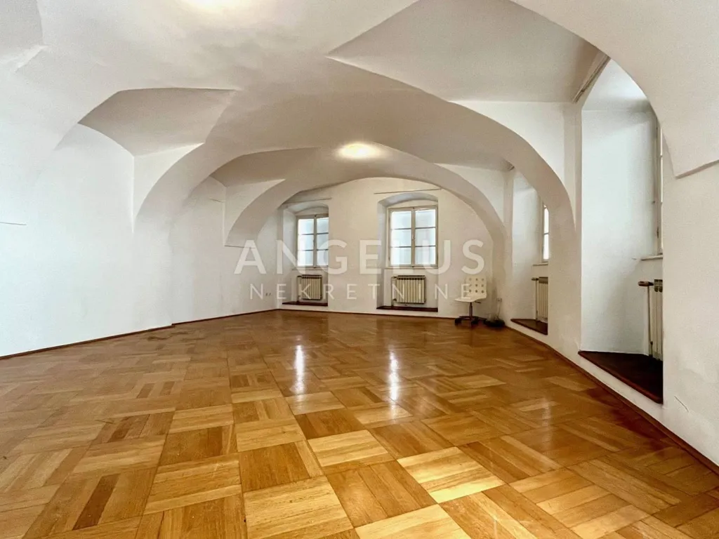 Pièces - Four-Bedroom Apartment in Historic Zagreb