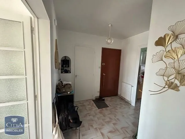 Entrée - Appartement Meublé avec Balcon à La Roche-sur-Yon