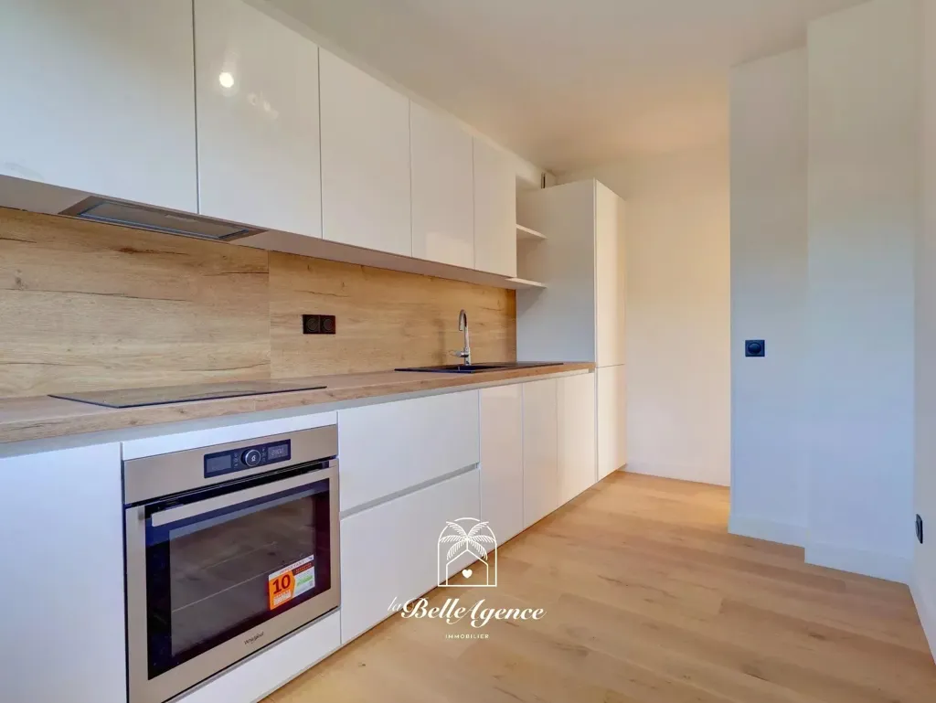 Kitchen - 3-Bed Apartment with Terrace in Nice Cimiez