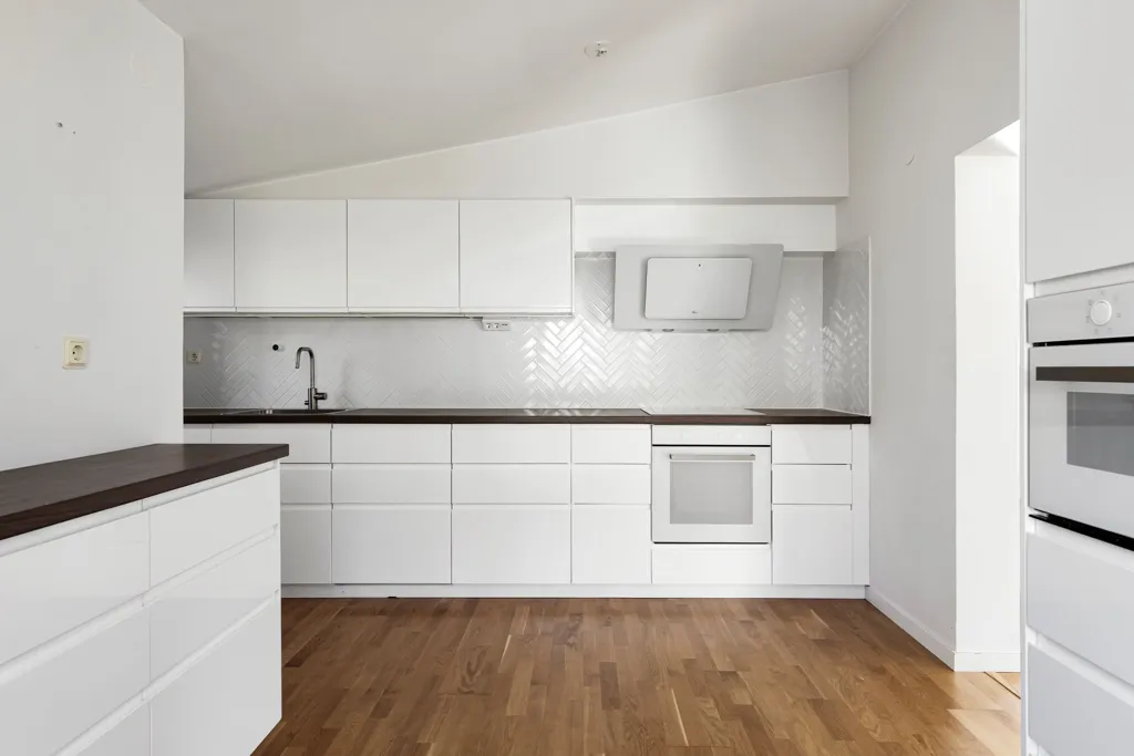 Cuisine - Renovated Villa with Garden in Matvik
