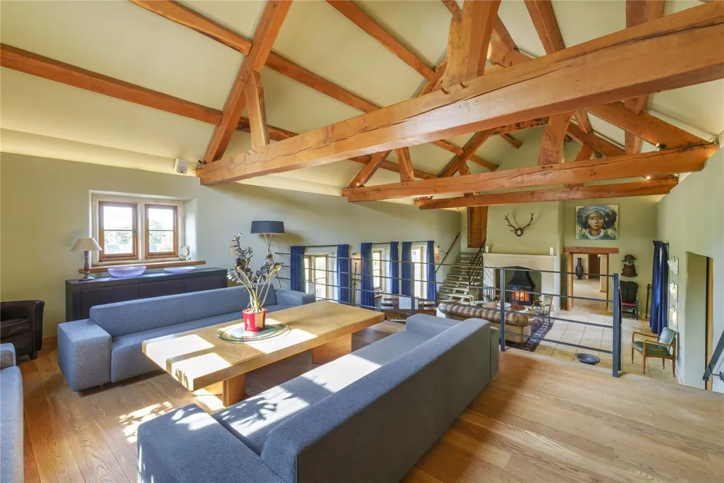 11 magamistoaga maja asukohas Hinton Charterhouse